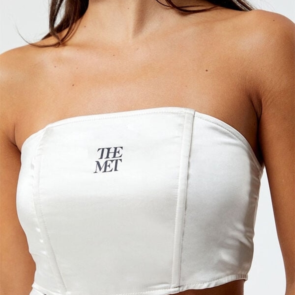 2/$15 Pacsun White Bandaeu Top with The Met Logo